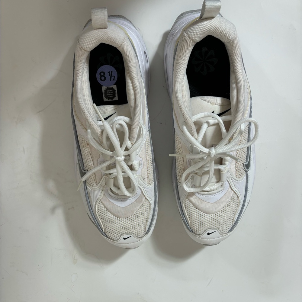Nike sneakers did 8.5
